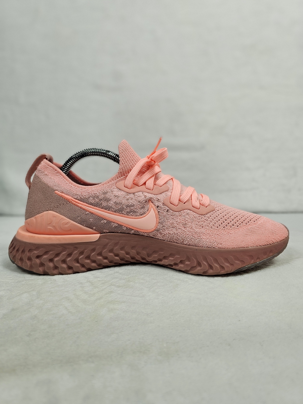 Nike Epic React Flyknit 2 Womens Size 10.5 US Pink Tint Running Shoes BQ8927-600 - Picture 3 of 10